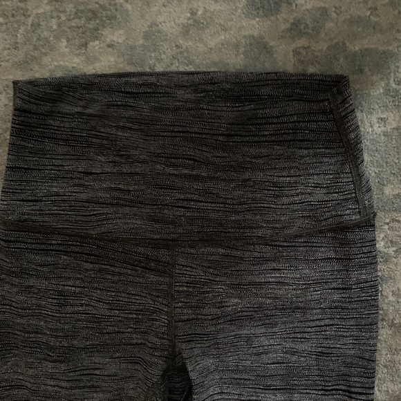 Lululemon Wunder Under Crop Bit Point Black ice grey  Sz 4 Cropped High Rise - Picture 8 of 10